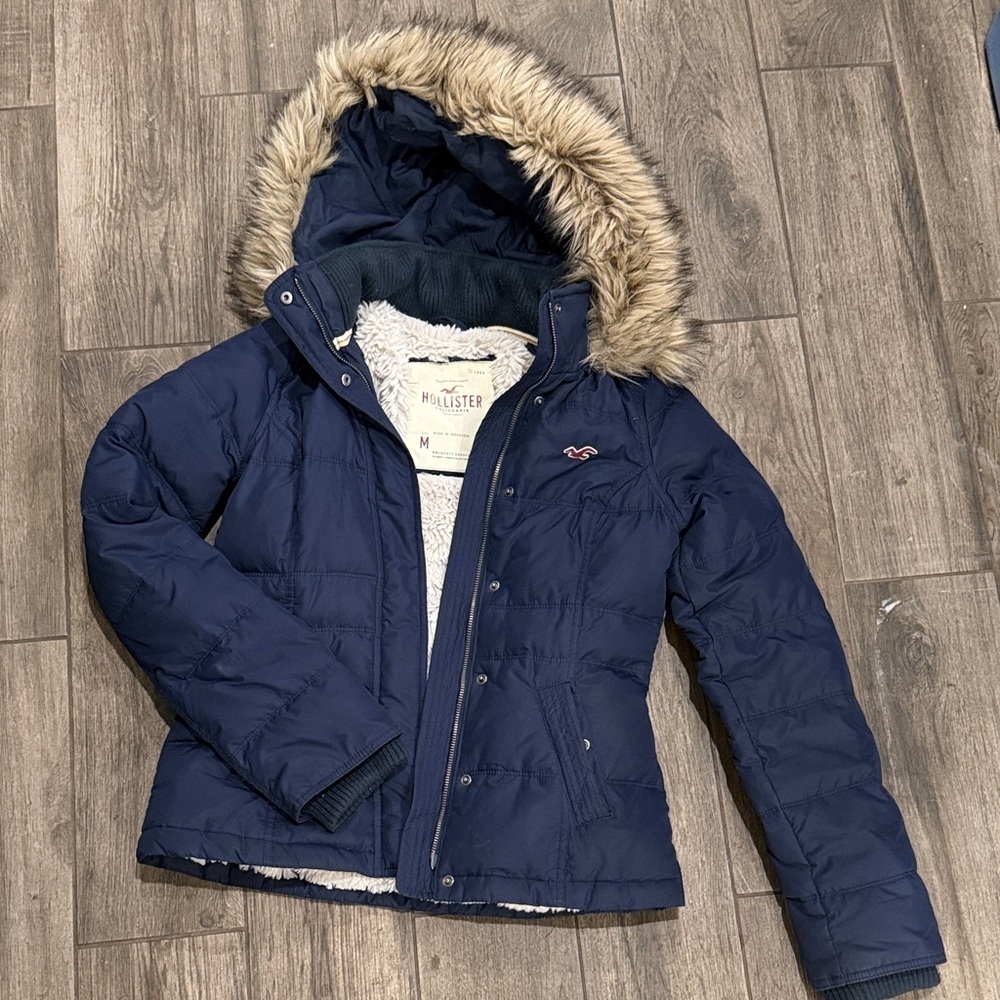 Vintage Y2K Hollister Dark Blue Puffer Jacket with Faux Fur Trim Removable Hood - Picture 2 of 8